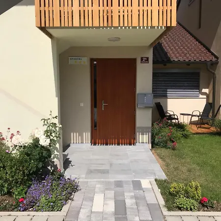 Klinar - Cosy With A Terrace *