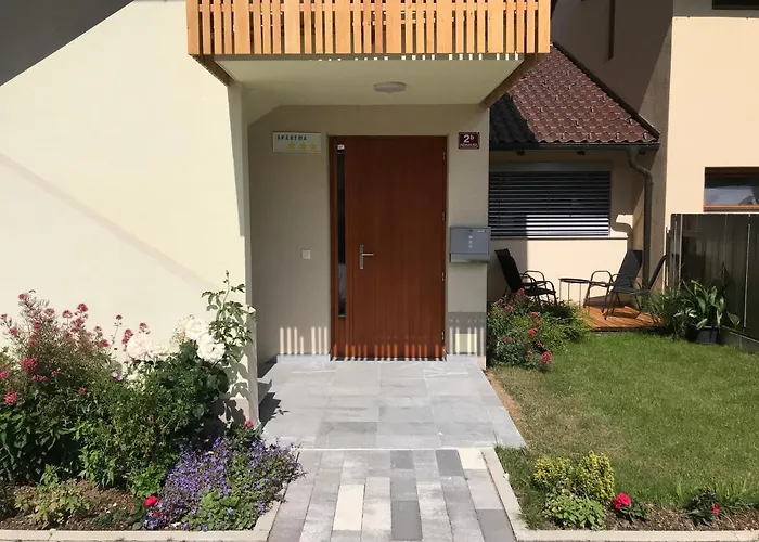 Klinar - Cosy With A Terrace *