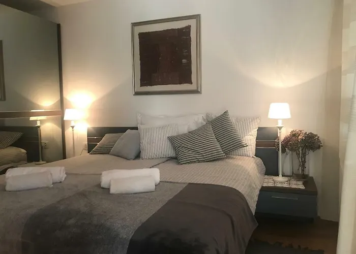 Klinar - Cosy With A Terrace アパート *