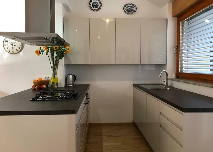 Klinar - Cosy With A Terrace アパート